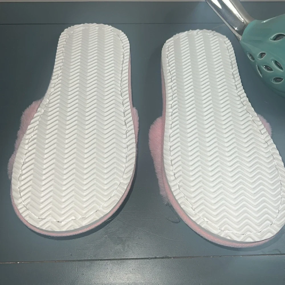 NWOT WOMEN Pink Fuzzy Scorpion Slides slippers SIZE SMALL 6-7 - Picture 4 of 5